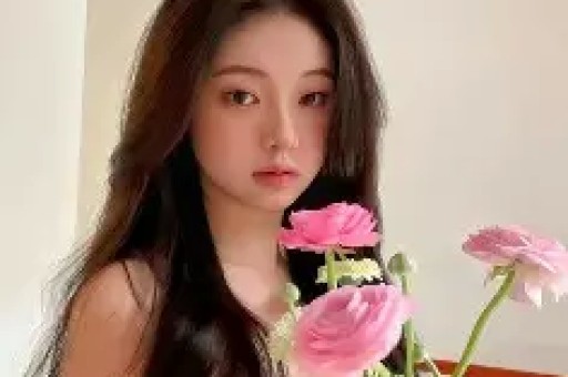 三观炸裂！44岁李小璐五一曝美照网友：像包容成龙一样包容她